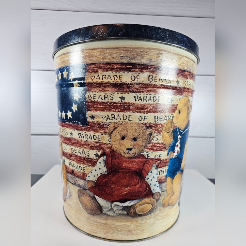 Vintage Patriotic Bear Tin 12" x 10" - Picture 2 of 5